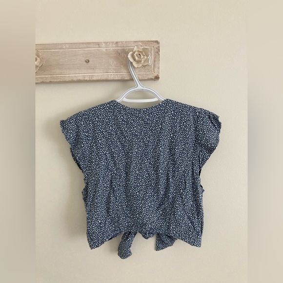 Abercrombie and fitch flutter sleeve top! - Picture 3 of 4